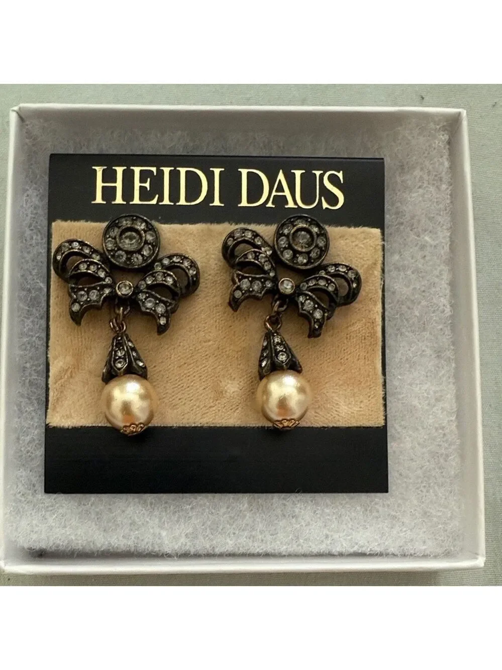 Heidi Daus Vintage Early 90s faux pearl princess dangle earrings New on Card